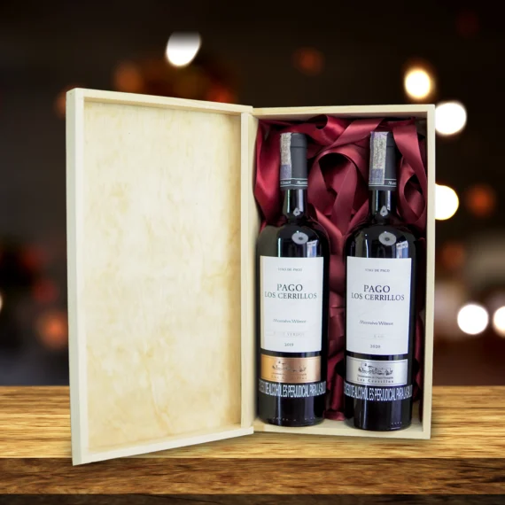 CAJA DE REGALO AMOR Y AMISTAD (DOS VINOS + CHOCOLATES)