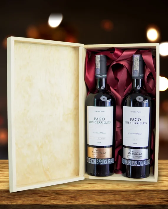 CAJA DE REGALO AMOR Y AMISTAD (DOS VINOS + CHOCOLATES)